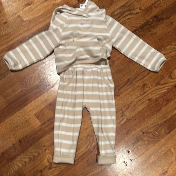 NWT Girls Nike Ready Set Knit Hoodie & Joggers Set - Picture 5 of 6